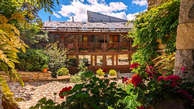 هتل روستایی Casa Cornel