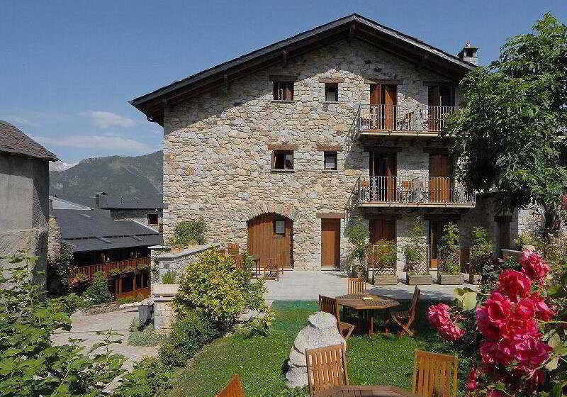 هتل روستایی Casa Cornel