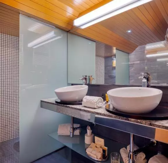 هتل Sansi Pedralbes