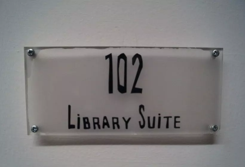 Jailhotel Lowengraben