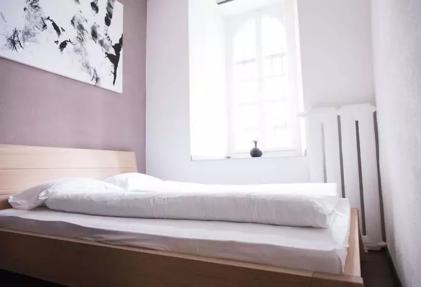 Jailhotel Lowengraben