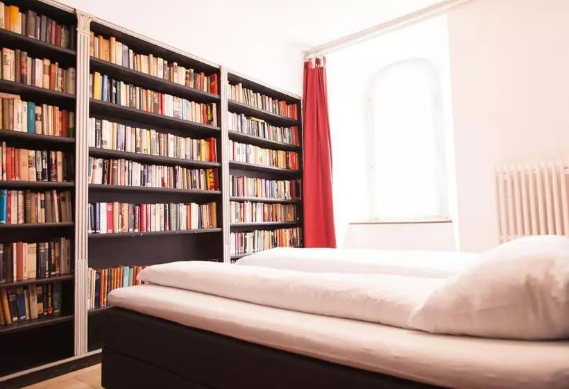 Jailhotel Lowengraben