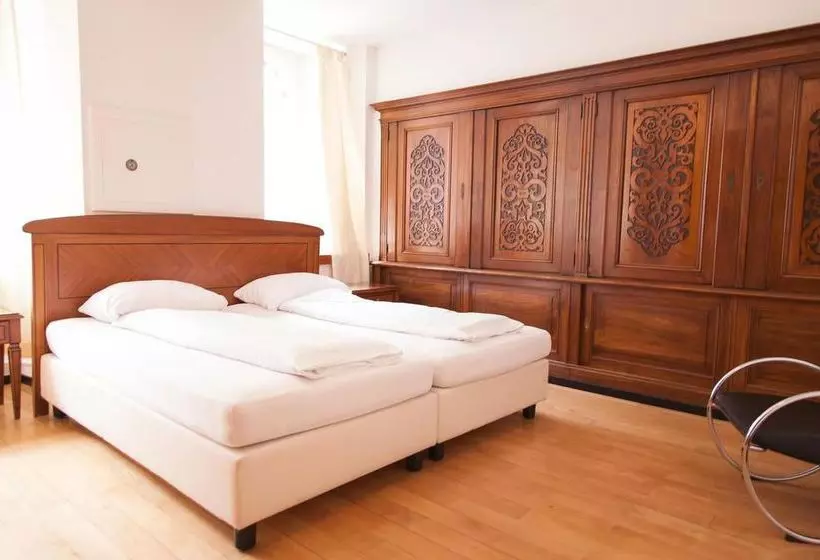 Jailhotel Lowengraben