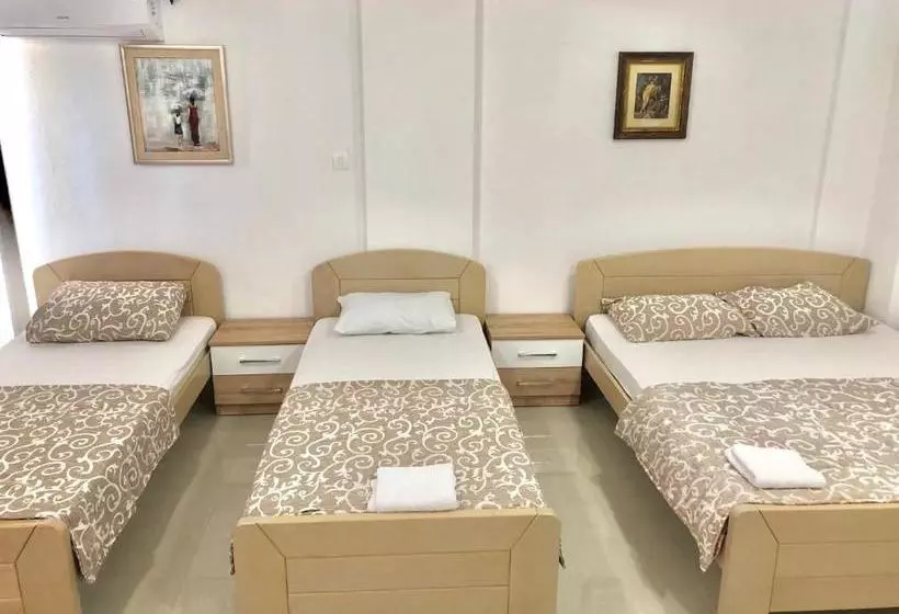 پانسیون Apartmani Maja