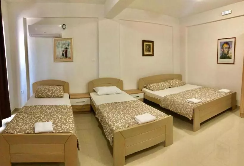 پانسیون Apartmani Maja