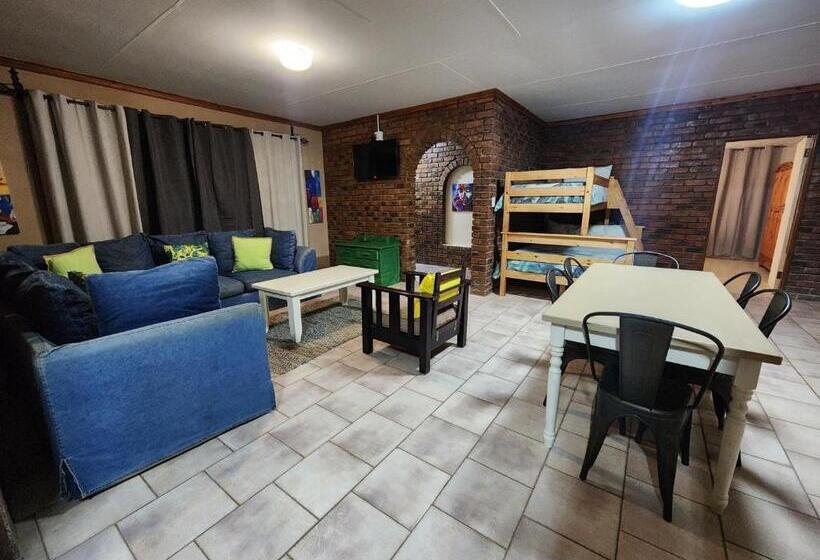 Пансион Flamboyant Guesthouse