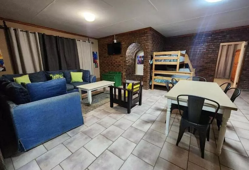 Majatalo Flamboyant Guesthouse