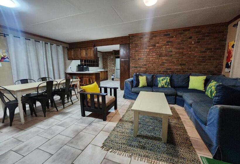 Пансион Flamboyant Guesthouse