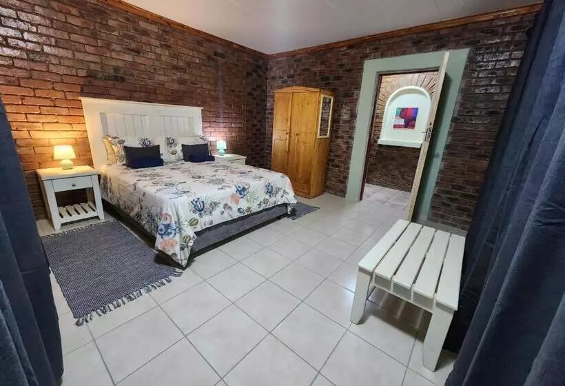 Majatalo Flamboyant Guesthouse