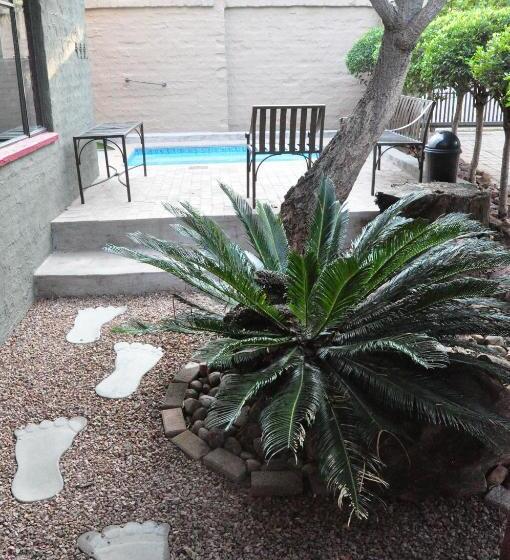 Пансион Flamboyant Guesthouse