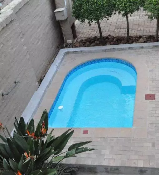 Majatalo Flamboyant Guesthouse