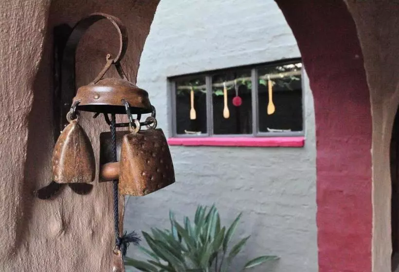 Majatalo Flamboyant Guesthouse