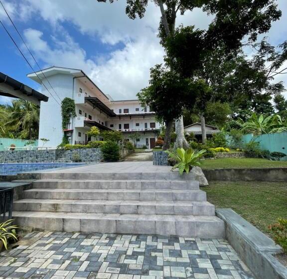 Пансион Illamperuma Leisure