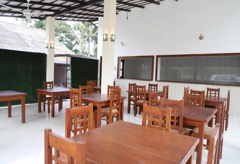 Пансион Illamperuma Leisure