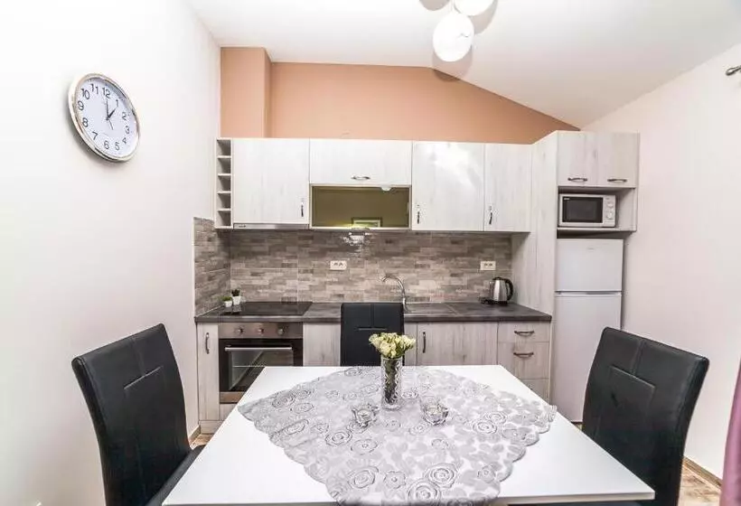 پانسیون Milara Apartments