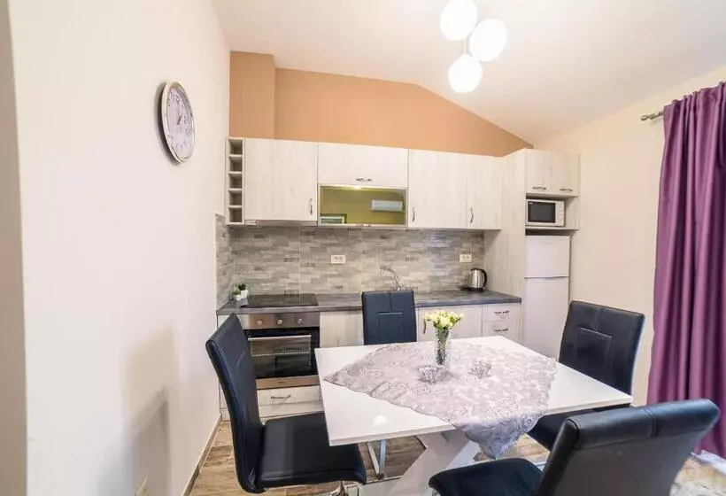 پانسیون Milara Apartments