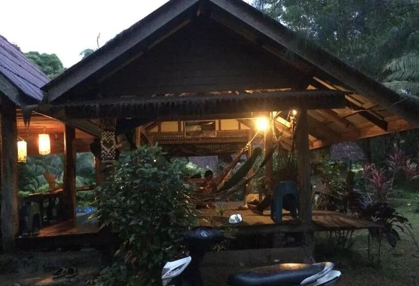 Majatalo Namtok Bungalows