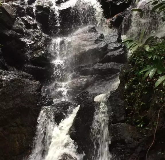 Majatalo Namtok Bungalows