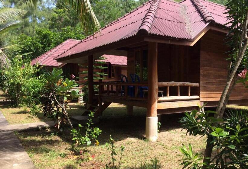 פנסיון Namtok Bungalows