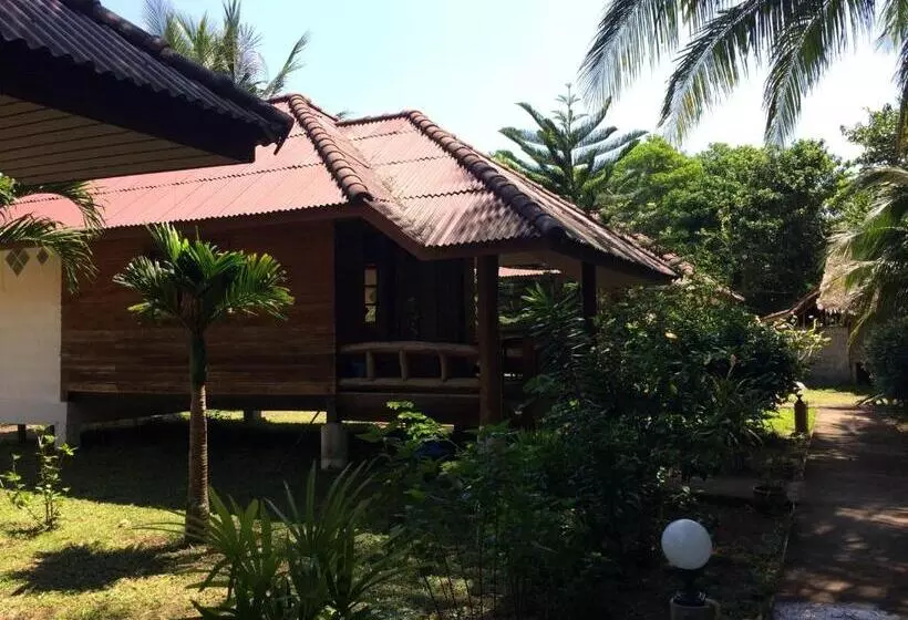 Majatalo Namtok Bungalows