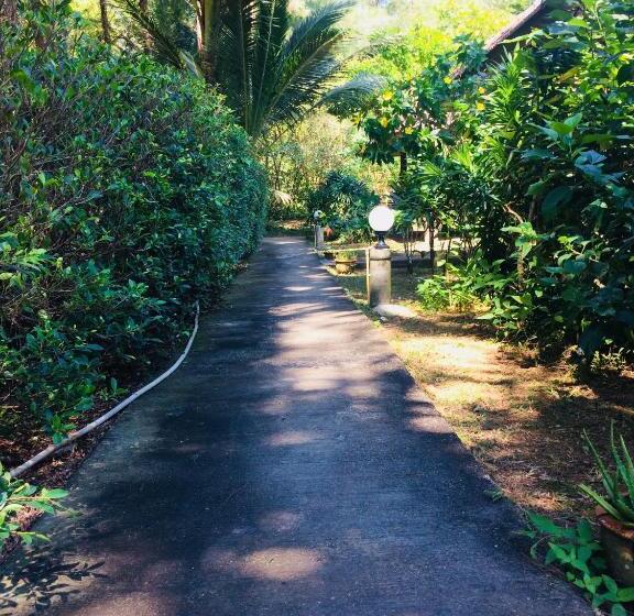 פנסיון Namtok Bungalows