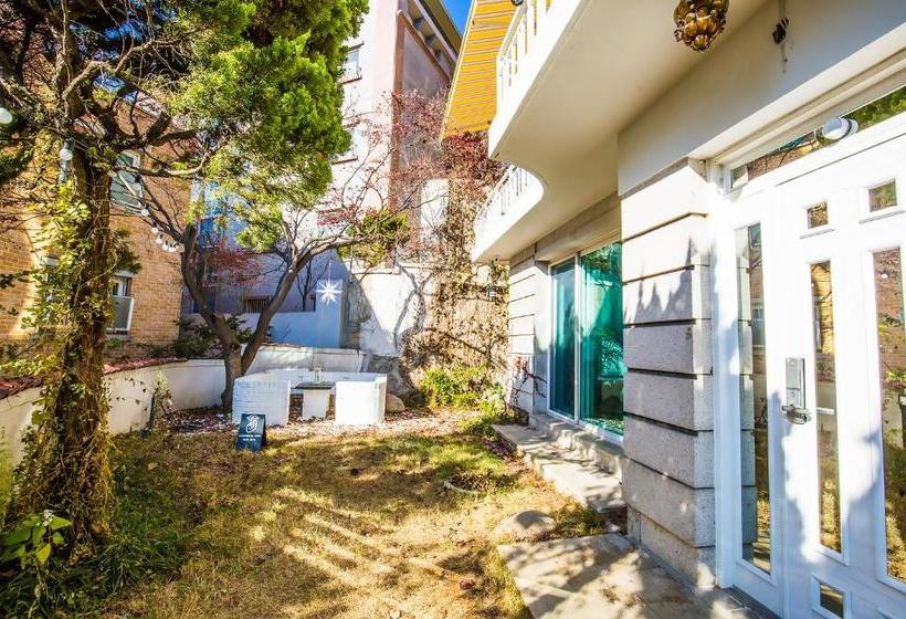 Pensão Sg Tailored Service Home Near Metro