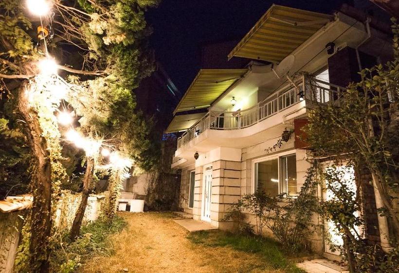 Pensão Sg Tailored Service Home Near Metro