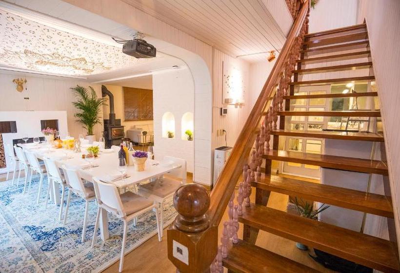 Pensão Sg Tailored Service Home Near Metro