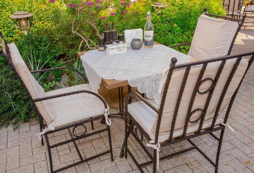 בית מלון כפרי The Step Family