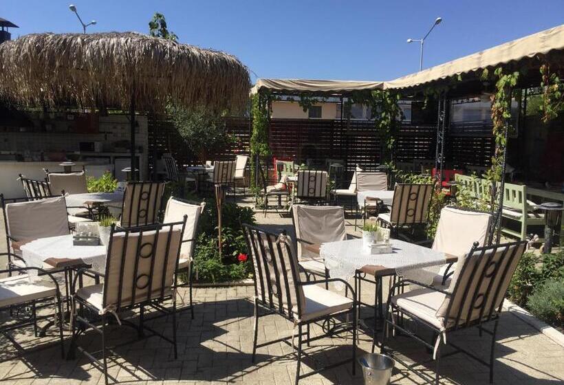 בית מלון כפרי The Step Family