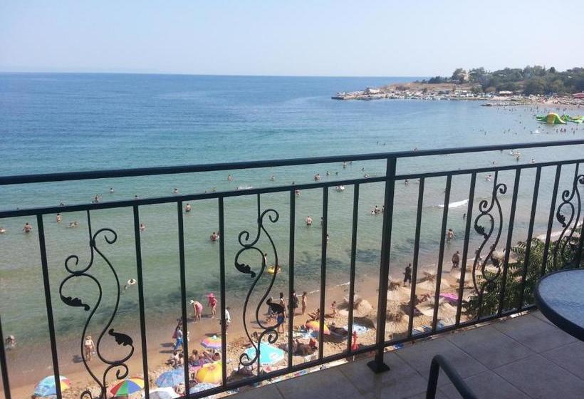 펜션 Villa Lazuren Bryag 2