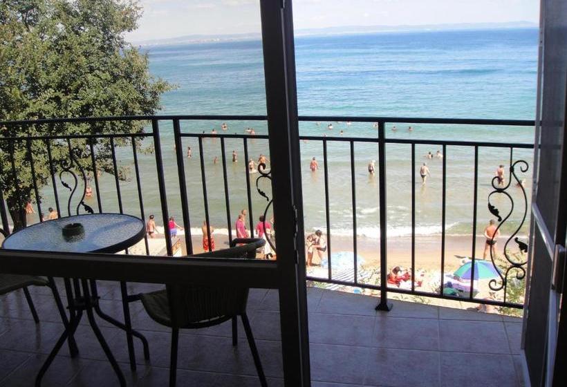 펜션 Villa Lazuren Bryag 2