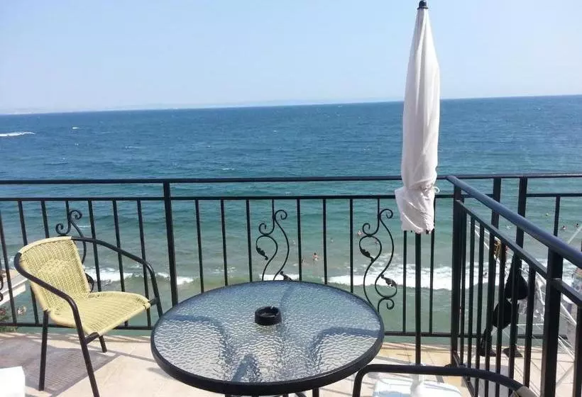 Majatalo Villa Lazuren Bryag 2