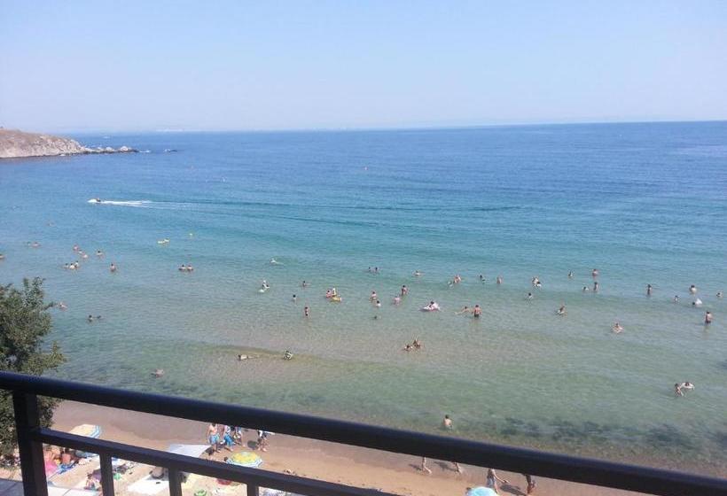 펜션 Villa Lazuren Bryag 2