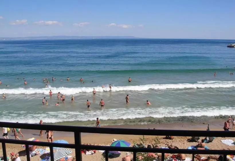 Majatalo Villa Lazuren Bryag 2