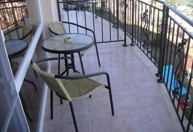 Majatalo Villa Lazuren Bryag 2