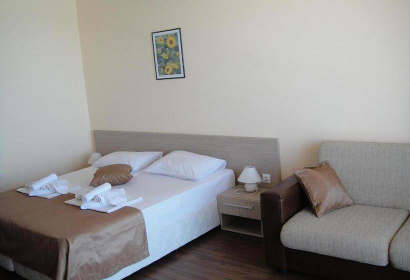 펜션 Villa Lazuren Bryag 2