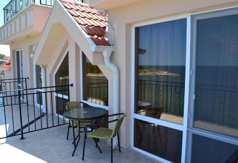 펜션 Villa Lazuren Bryag 2