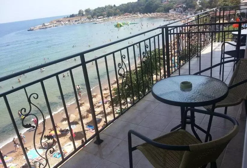 Majatalo Villa Lazuren Bryag 2