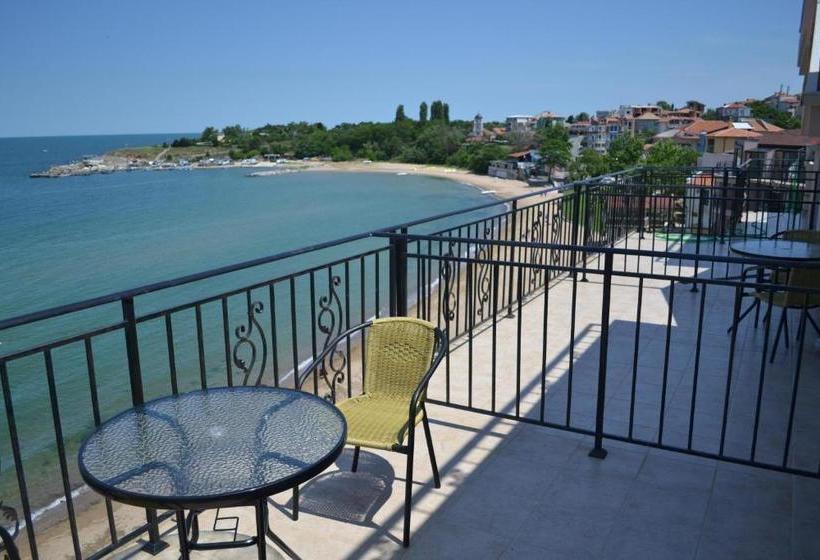 펜션 Villa Lazuren Bryag 2