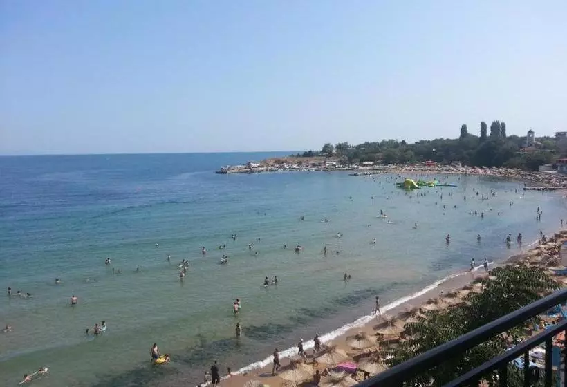 Majatalo Villa Lazuren Bryag 2