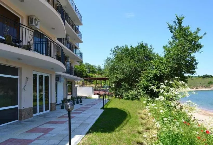 Majatalo Villa Lazuren Bryag 2