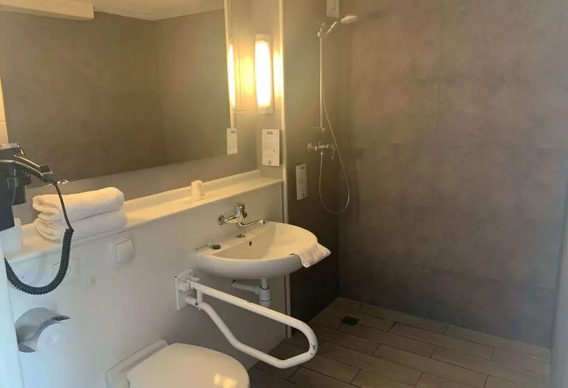 فندق Kyriad Chateauroux  Saint Maur