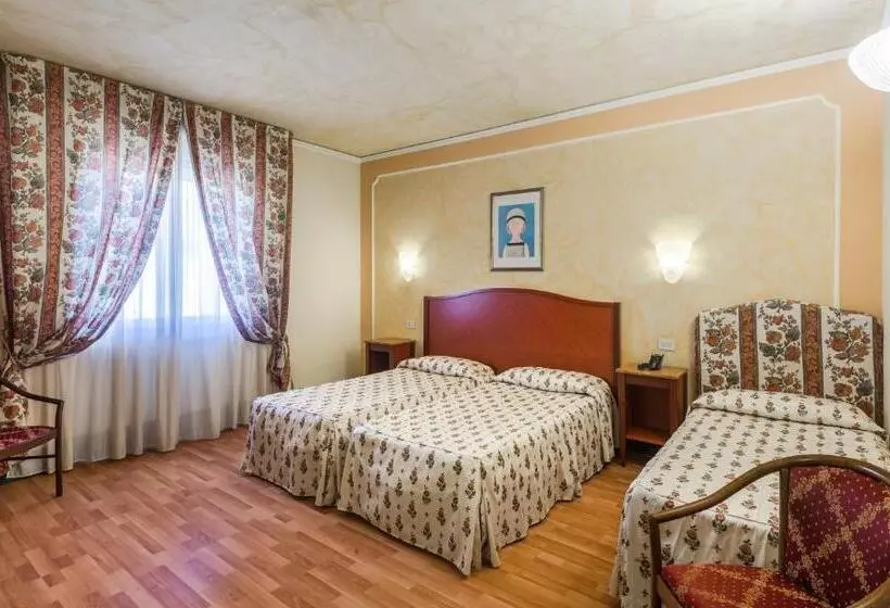 Отель Minerva Palace