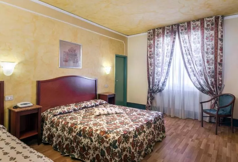 Отель Minerva Palace