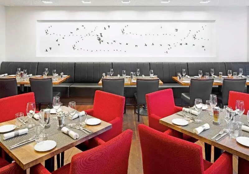 Mövenpick Hotel Zurich Airport