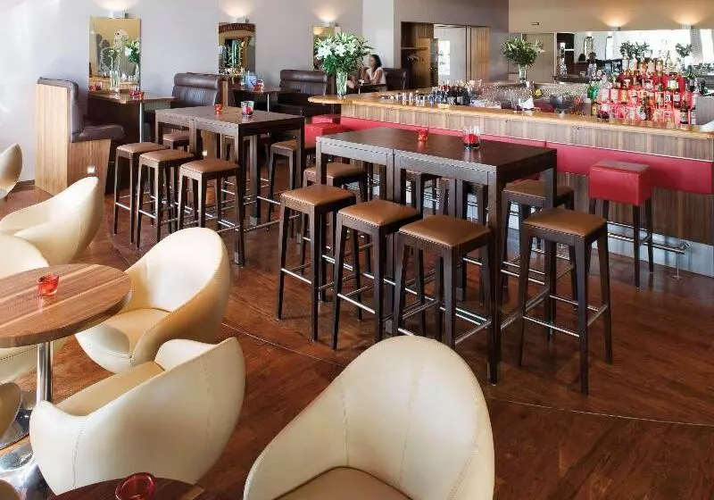 Mövenpick Hotel Zurich Airport