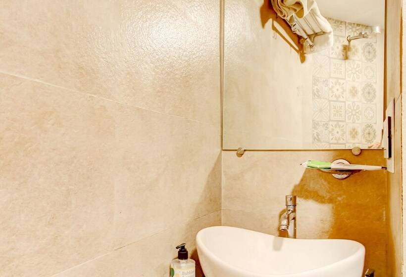 Itsy Hotels The New Hill Retreat, Near By Local Bus Station