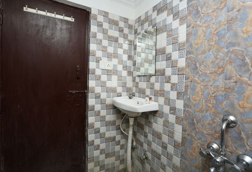 בית מלון כפרי Karma Guest House By Oyo