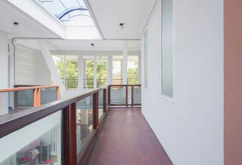 فندق Reddoorz Near Batik Tulis Celaket 2